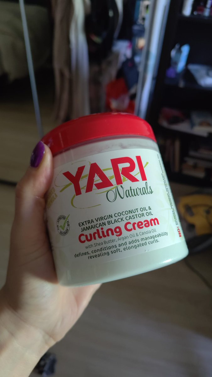 Sanfossen's tweet photo. @locuta Mijn dochter heeft dat ook en is nu via de krullen kapper aan producten van Yari, ook de shampoo enzo, bevalt haar goed. Zijn nu tweede halve prijs bij Kruidvat. Diverse producten proberen lijkt me goed, succes! https://t.co/ThVlTYY6l8