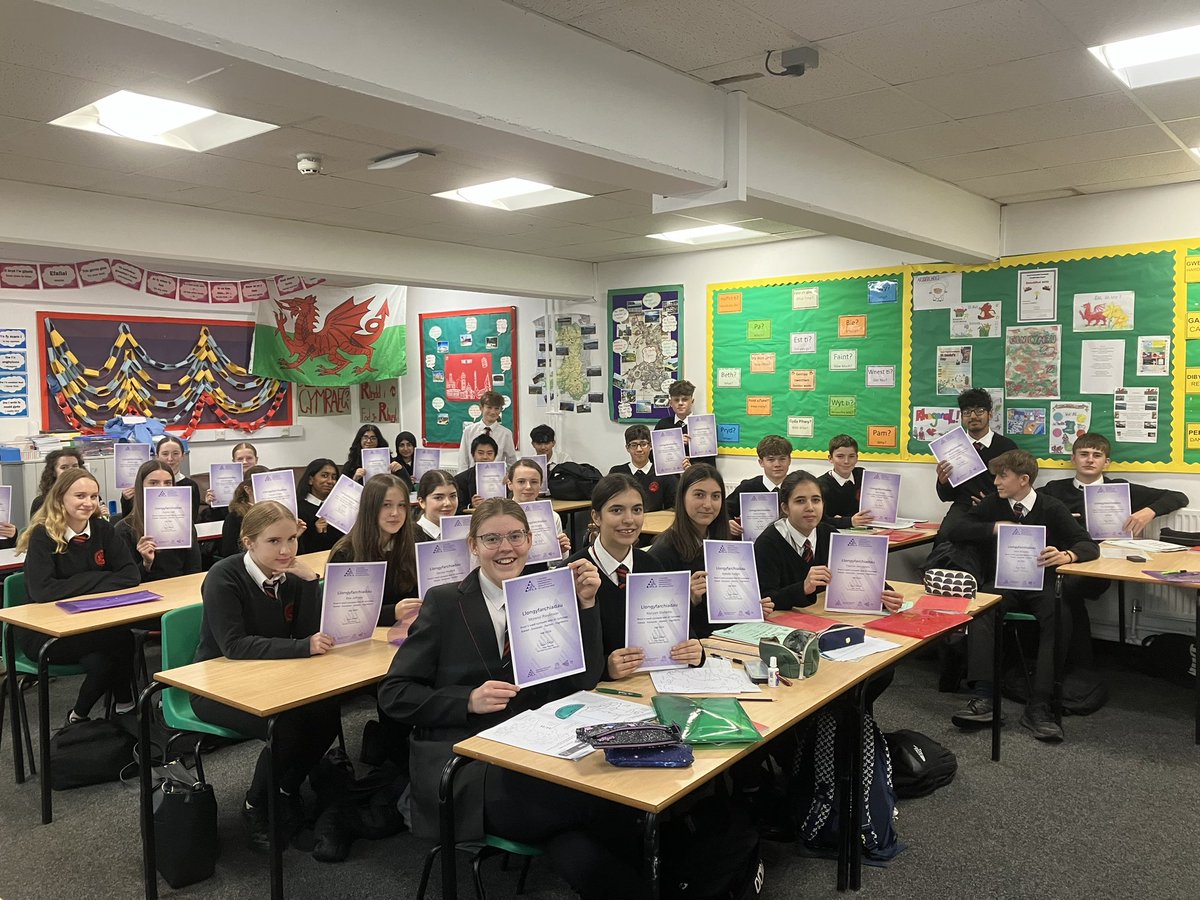 CymraegCHS tweet media