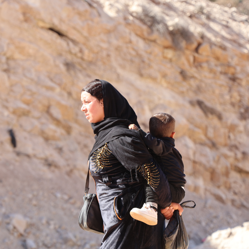 WFP_MENA's tweet photo. 🚨 @WFP is deeply concerned about worsening food security in #Syria.

Syrians, who are struggling themselves, are hosting families escaping violence in #Lebanon, worsening an already difficult situation.

WFP's @CarlSkau calls on the international community to step up &amp; support.