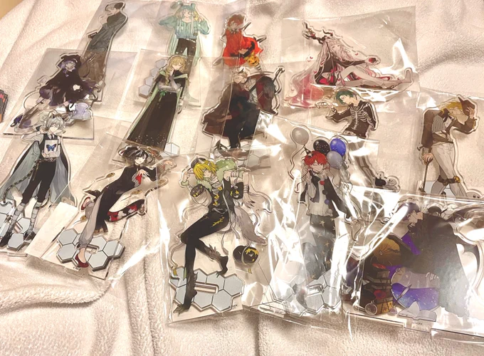 結合ハロウィンアクスタ14個全部買えたよ〜開けるのもったいない
