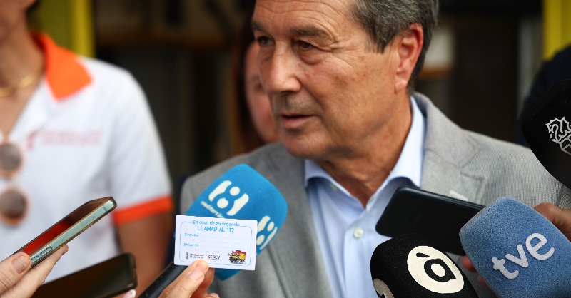 GVAsanitat's tweet photo. 💗@GVAsanitat pone en marcha una campaña sobre la ayuda telefónica que se presta desde el CICU ante una parada cardíaca

👩‍⚕️Aunque se desconozca la técnica del masaje cardíaco, desde el CICU se dan indicaciones de cómo realizarlo hasta la llegada de los servicios de emergencia 🚑