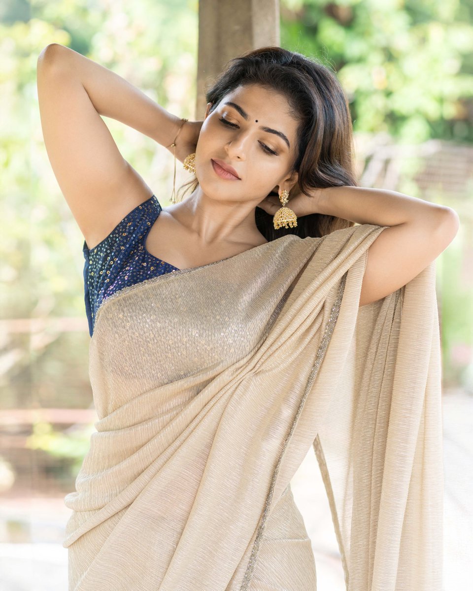 Ishmenon's tweet image. This is how I looked at the #nagabandham movie pooja ceremony that happened yesterday 🥰❤️
Honoured to be working in this film directed by @abhisheknaama garu, 
produced by #kishoreannapureddy @tarak.cinemas @abhishekpictures,