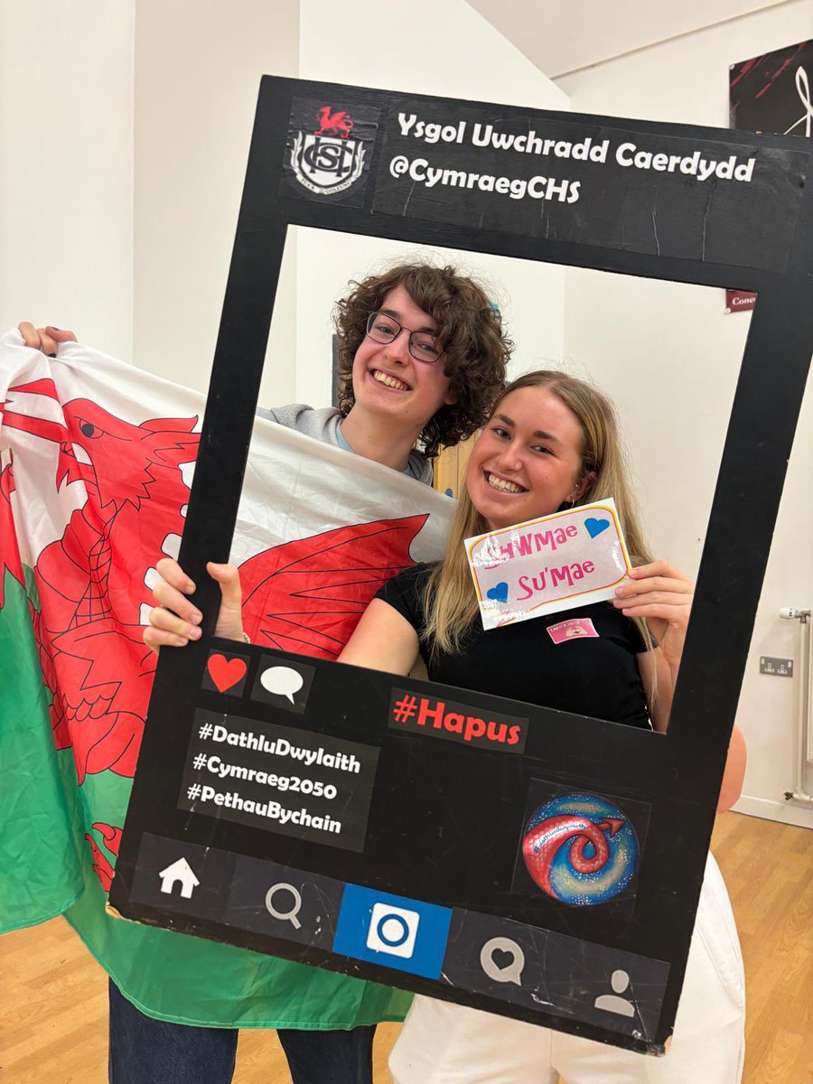 CymraegCHS's tweet photo. Diolch i Gruff @gruff_menter am yr hwyl ac i Ms Hill am drefnu @officialCHS @ShwmaeSumae https://t.co/q3xxMf68cz