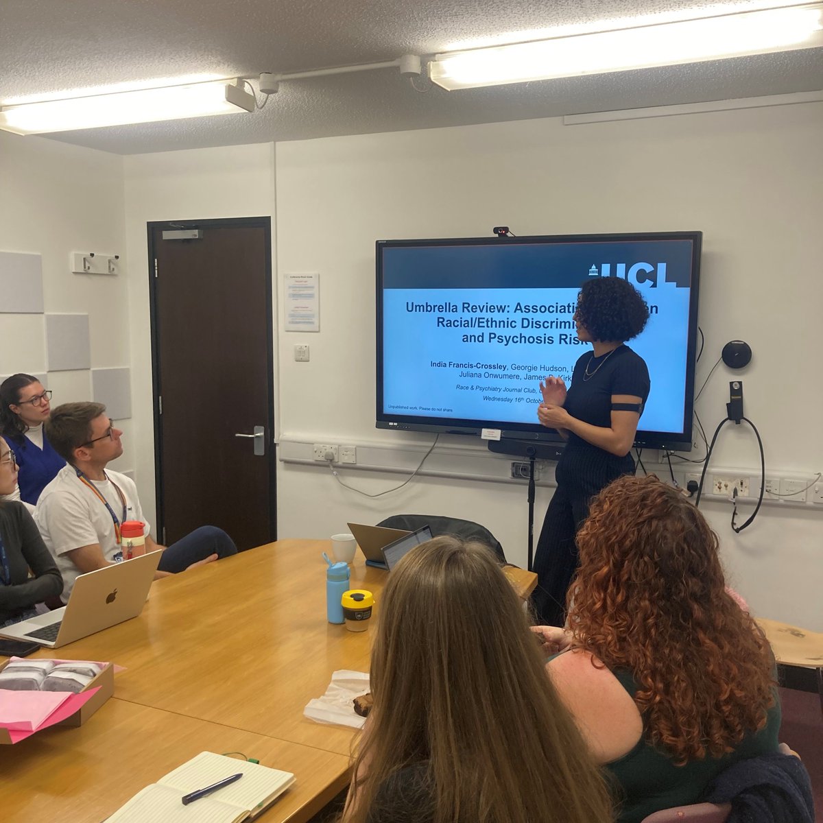 Oxford Race & Psychiatry JC (@oxracepsych) on Twitter photo Our <a href="/OxPsychiatry/">Oxford Psychiatry</a> Race and Psychiatry Journal Club resumed today for the new academic year 👏 with <a href="/UCLPsychiatry/">UCL Psychiatry</a> PhD India Francis-Crossley presenting her umbrella review of the association between racial/ethnic discrimination and psychosis risk. Our <a href="/OxPsychiatry/">Oxford Psychiatry</a> Race and Psychiatry Journal Club resumed today for the new academic year 👏 with <a href="/UCLPsychiatry/">UCL Psychiatry</a> PhD India Francis-Crossley presenting her umbrella review of the association between racial/ethnic discrimination and psychosis risk.