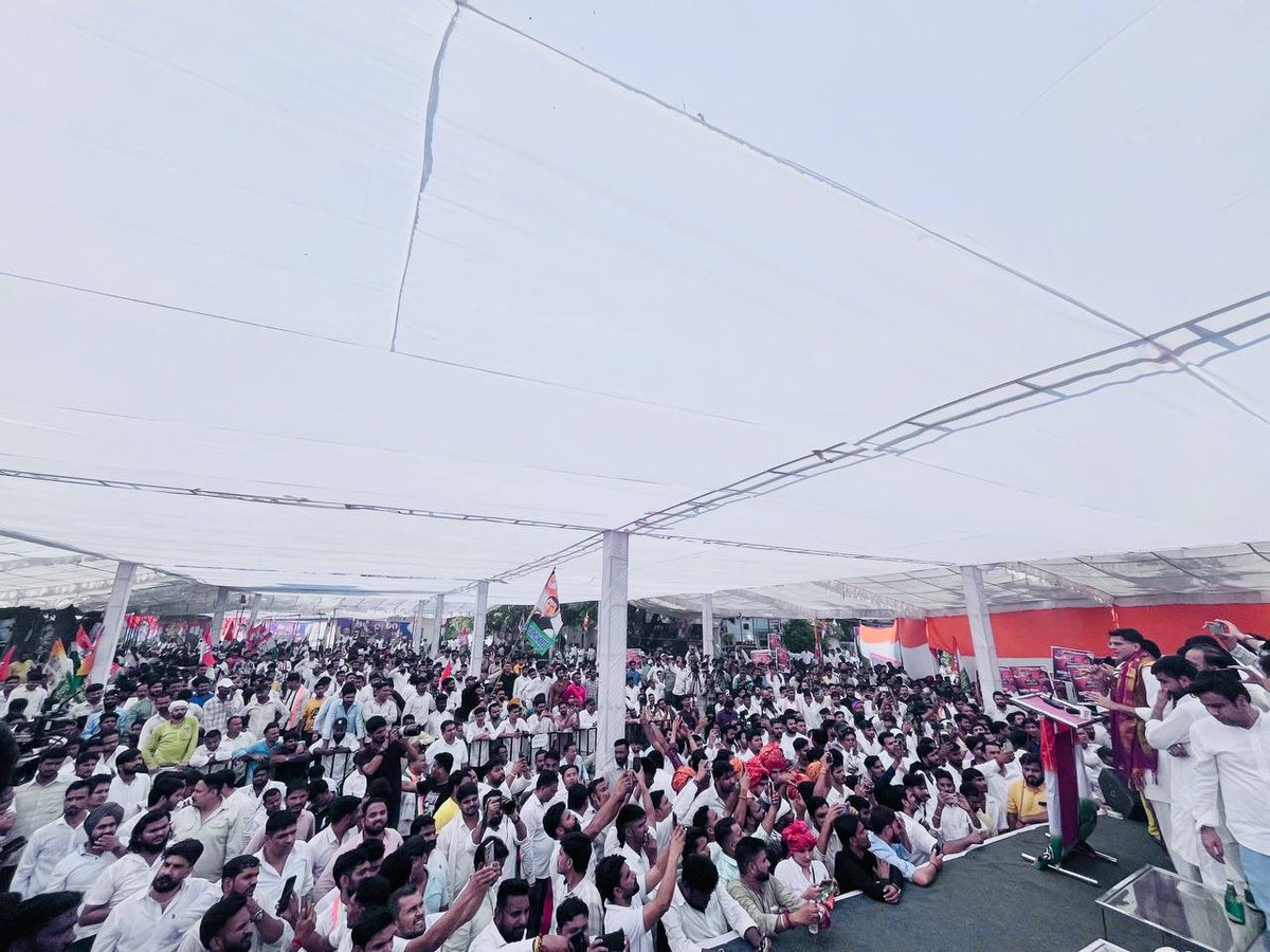 SachinPilot's tweet photo. वादा हो नौकरी का 
भर्ती हो समय पर 
सशक्त हो युवा 

आज दिल्ली में @IYC द्वारा आयोजित राष्ट्रव्यापी आंदोलन #NaukriDoNashaNahi में सम्मिलित हुआ।

जोशीले स्वागत के लिए आभार।

@UdayBhanuIYC @Allavaru @srinivasiyc @AbhimanyuP00NIA https://t.co/Lvkk0Fnpfl