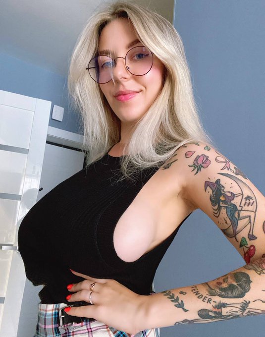 What’s your Wednesday like? Mine is busy with making new videos for you ?️? https://t.co/6yrOszUhJC