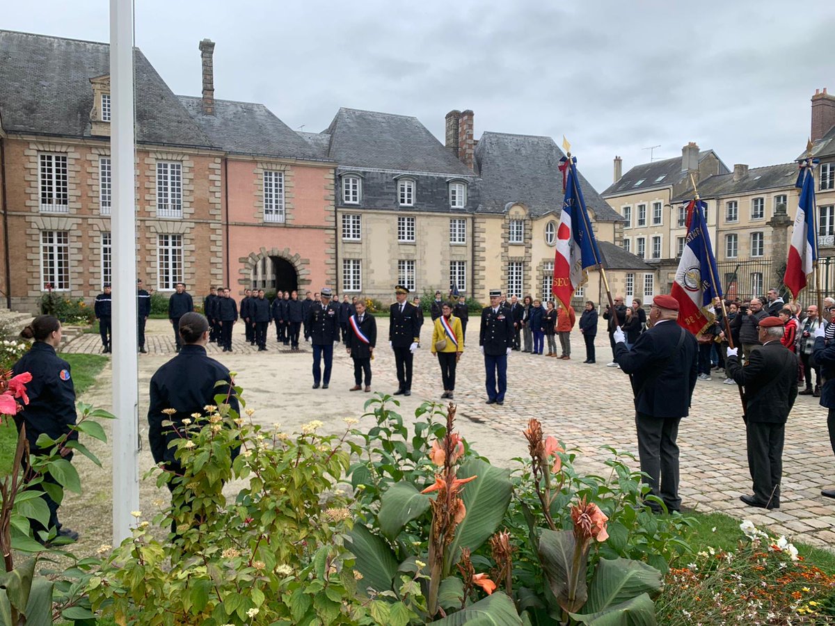 [2/4] Le sous-préfet était aux côtés de Pierre-Olivier Benech, colonel commandant le groupement de gendarmerie, Chantal Jourdan, députée, Joaquim Pueyo, maire d'Alençon, Sophie Douvry, vice-présidente du Conseil départemental, Danièle et Christian Lemée, parrains de la promotion