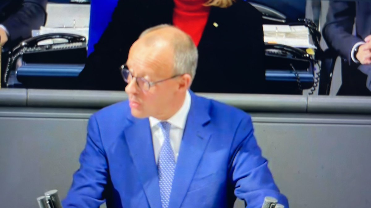 AlexWallasch's tweet photo. Wahnsinn: @_FriedrichMerz will Deutschland, EU und NATO in einen Weltkrieg treiben. Wir sollen die Angst vor Putin überwinden. Merz ist noch gefährlicher als Scholz. Beide haben kein Gewissen. https://t.co/5XcUmoMUpu