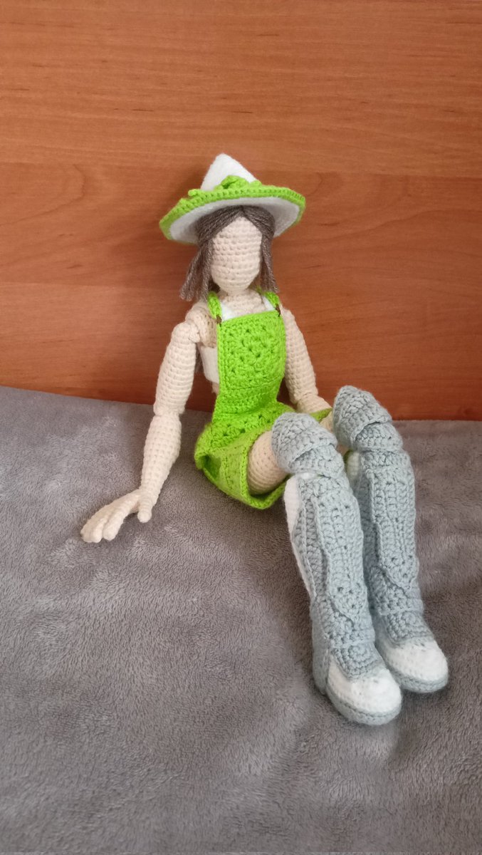 Winglise_art's tweet photo. ✨💚💃✨💚💃✨💚💃✨
Observe: i have eventually finished those overalls! (Possibly will add some embroidery onto this later, but I'll be taking a break from this to pick up smaller projects so i don't stagnate and will have an opportunity to rest n recharge and get new ideas ;} ) https://t.co/BNZmEkCnw8