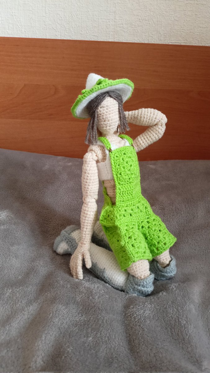 Winglise_art's tweet photo. ✨💚💃✨💚💃✨💚💃✨
Observe: i have eventually finished those overalls! (Possibly will add some embroidery onto this later, but I'll be taking a break from this to pick up smaller projects so i don't stagnate and will have an opportunity to rest n recharge and get new ideas ;} ) https://t.co/BNZmEkCnw8