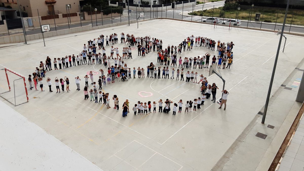 simulacioURV's tweet photo. El CFIS i l'Escola Cavaller Arnau de Riudoms participen en la celebració del Dia Mundial de la parada cardíaca ❤️

@universitatURV  @fundacioURV  @Dipta_cat  @URVmedicina https://t.co/B7JwRAbmn6