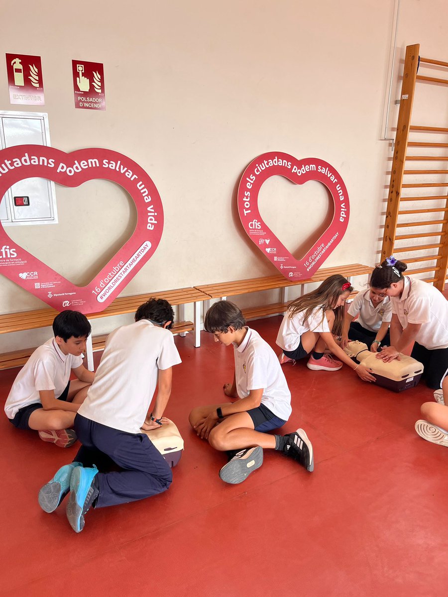 simulacioURV's tweet photo. El CFIS i l'Escola Cavaller Arnau de Riudoms participen en la celebració del Dia Mundial de la parada cardíaca ❤️

@universitatURV  @fundacioURV  @Dipta_cat  @URVmedicina https://t.co/B7JwRAbmn6