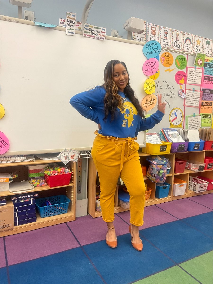 UBGSE's tweet photo. LIFTS student Jasmine Davis is taking over our Instagram stories tomorrow! Follow along on IG at @UBGSE to see a day in her life as a #UBGSE student and second-grade Buffalo Public School teacher. 💙👏🏿📚

#GSEgrad #BuffaloNY #UBuffalo https://t.co/7qOOL3GEOC