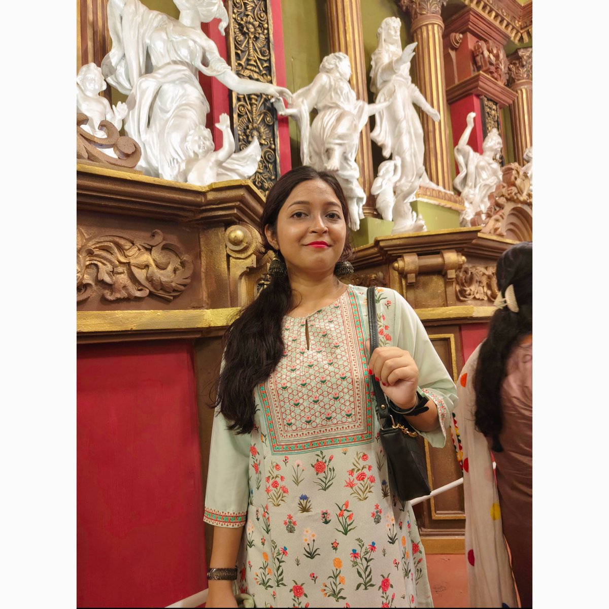 RimaChatterje's tweet photo. Last day Pandal Hopping at Dashami's M9🥁🌾🪷🌸🙏🏼💓🤗
.
.
#bijoyadashami #bijoya #durgadashami #pandalhopping #DurgaPuja2024 #DurgaPuja #durgapujaspecial #durgapujalook #durgapujafestival #durgapujamakeup #pujo2024 #pujovibes #pujospecial #maadurga #bengaligirl #Bengali #fypシ゚ https://t.co/1jVEOvzemw