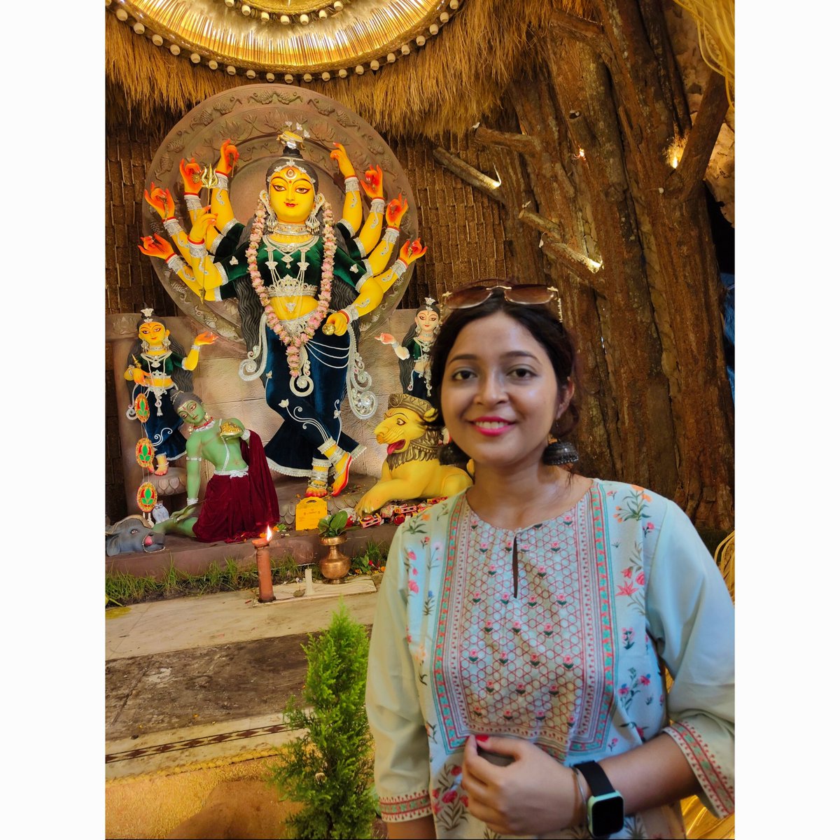 RimaChatterje's tweet photo. Last day Pandal Hopping at Dashami's M9🥁🌾🪷🌸🙏🏼💓🤗
.
.
#bijoyadashami #bijoya #durgadashami #pandalhopping #DurgaPuja2024 #DurgaPuja #durgapujaspecial #durgapujalook #durgapujafestival #durgapujamakeup #pujo2024 #pujovibes #pujospecial #maadurga #bengaligirl #Bengali #fypシ゚ https://t.co/1jVEOvzemw