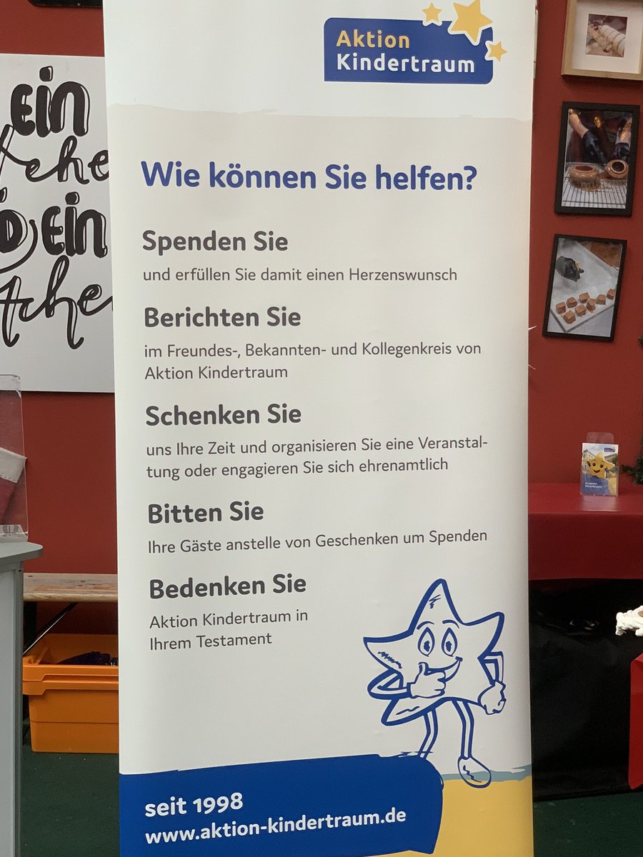 GrinchgoesInfa's tweet photo. Ich habe gerade mit paar Rotzbengeln ein Lebkuchenhaus geschmückt. Sie hatten zwar klebrige Hände, aber sie sind mir alle ans Herz gewachsen. #AktionKindertraum lässt Träume wahr werden! @annika_schach Danke dass ihr so eine tolle Wohltätigkeitsaktion ermöglicht!!🎄❤️ https://t.co/6ej3OPKuiw