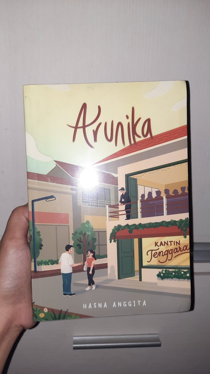 Akhirnya novel arunika yg di tunggu2 dateng 😭
Ini au yg gw baca awal2 baca au di Twitter, yg nemenin gw di krl tiap pergi bimbingan skripsi, stiap baca ulang au nya selalu inget moment seru di krl sambil baca ini 😭😭
<a href="/namericoffee_/">𝐍𝐀𝐍𝐀.</a>