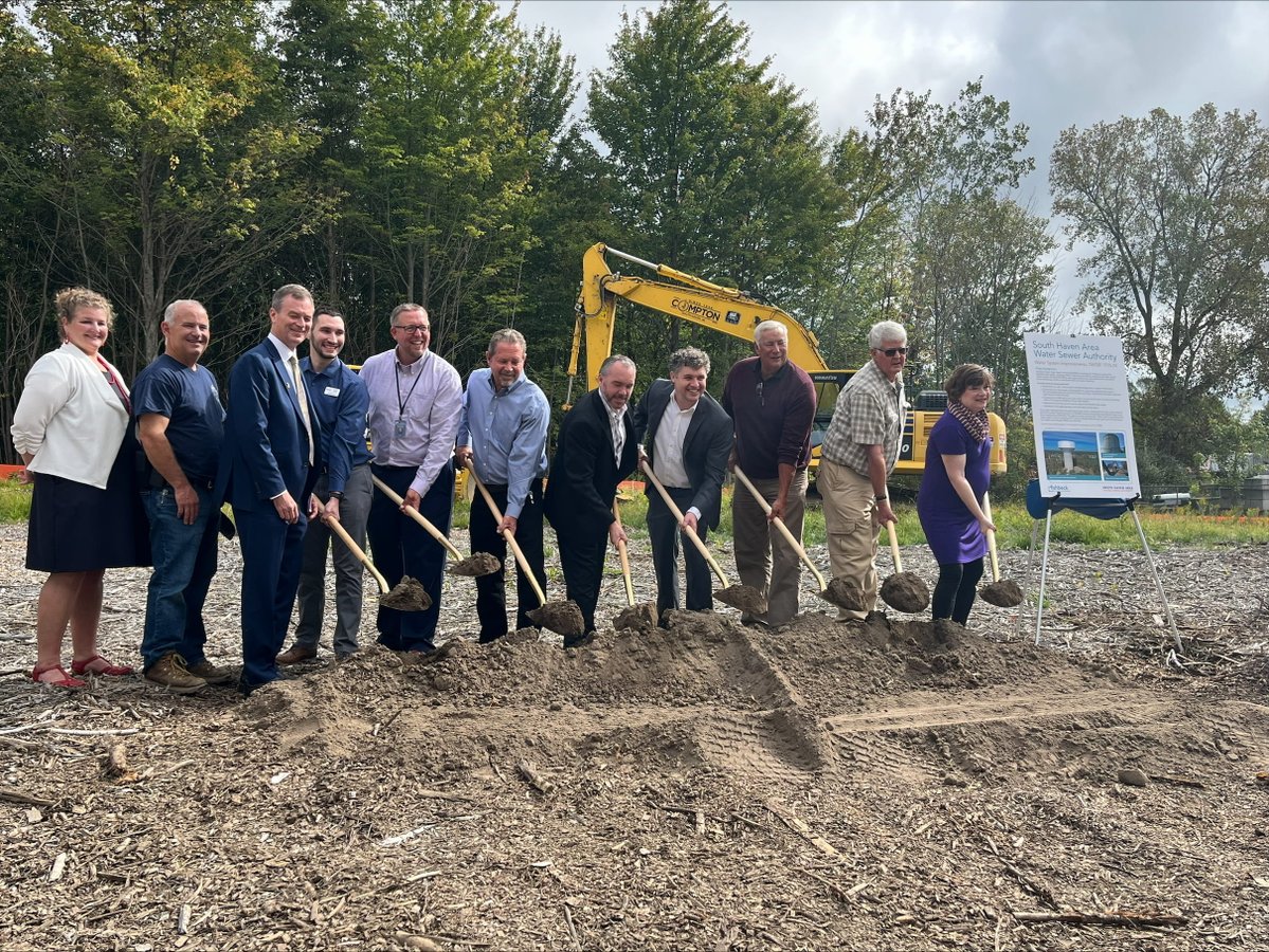 MichiganEGLE's tweet photo. EGLE joins the City of South Haven, SHAWSA to celebrate more than $42 million invested in replacing wastewater and drinking water infrastructure: https://t.co/Ilx09qxbjM #MiEnvironment #Infrastructure #MICleanWater https://t.co/enu7UeZbNu