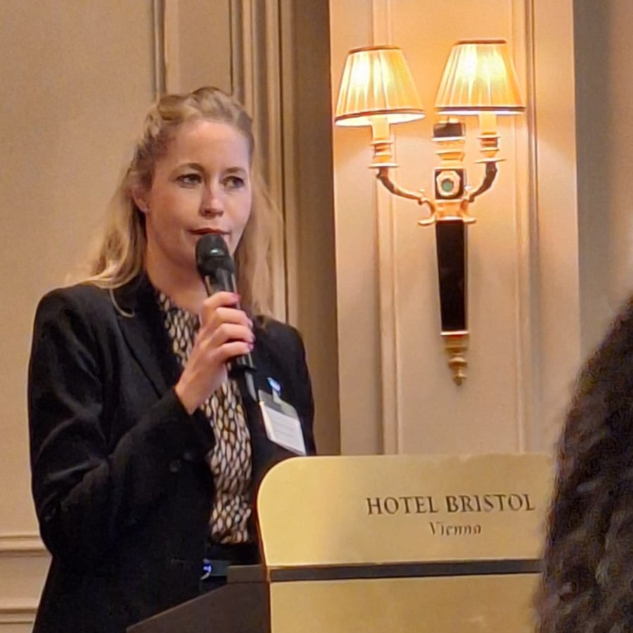 4investors's tweet photo. Lisa Jüngst von #NanoRepro auf der Wiener Kapitalmarktkonferenz. Die Gesellschaft hat gerade Paedi Protect übernommen und Zahlen vorgelegt - zum #Aktien-Snapshot und den aktuellen Berichten: https://t.co/ENKy5oMHfv https://t.co/4388UbrrPM