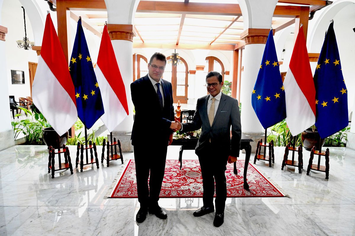 Today (16/10) #VMMansury <a href="/pahalamansury/">Pahala Mansury</a> met with EU Comissioner for Humanitarian Crisis, H.E. Janez Lenarčič, discussing:

✅ Strengthening Indonesia-EU and regional (ASEAN) cooperation for disaster preparedness, including resolving displacement issues due to climate change.

✅