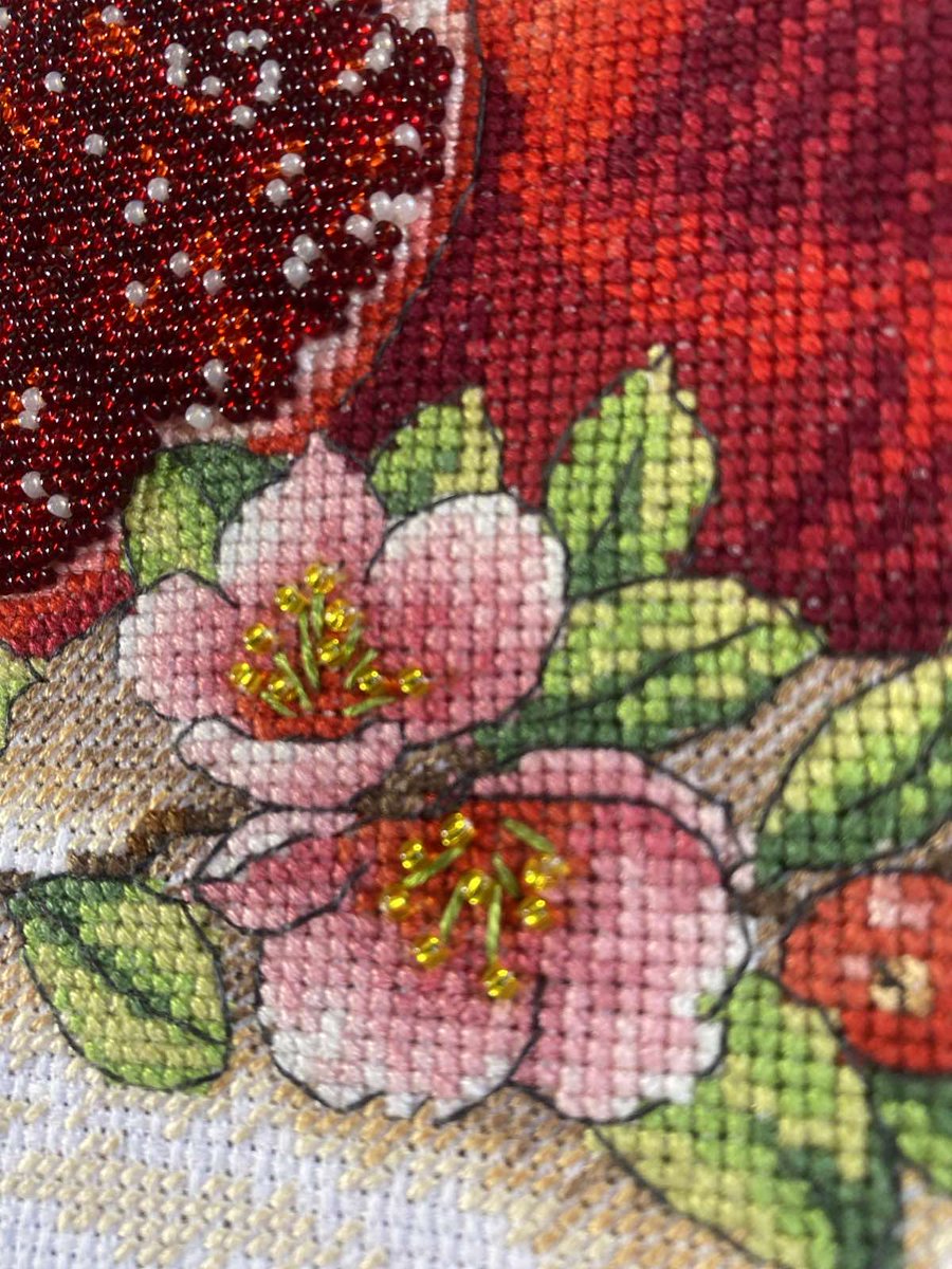 Vdv_Kiev's tweet photo. Digital cross stitch pattern "Pomegranate" М-0307 with beads Preciosa. Embroidered with mouline DMC and beads Preciosa on Aida 16 (original design was stitched on Aida 16). Pomegranate seeds are embroidered with beads, everything else is embroidered with mouline DMC. https://t.co/ElZ23kxW21