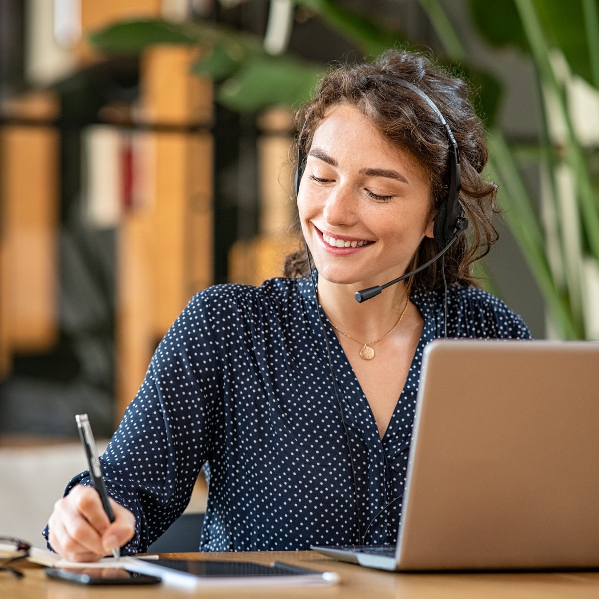PROGETYS_'s tweet photo. Vendre n’est pas suffisant. 🙅‍♂️

La relation client ELLE est cruciale !!

Vous avez une idée de ce que pourraient être les autres stratégies à mettre place pour renforcer la fidélité de vos clients ? 👀

#fidélité #client #strategie #marketing #progetys #conseil #formation https://t.co/CmCjJ7X0GE