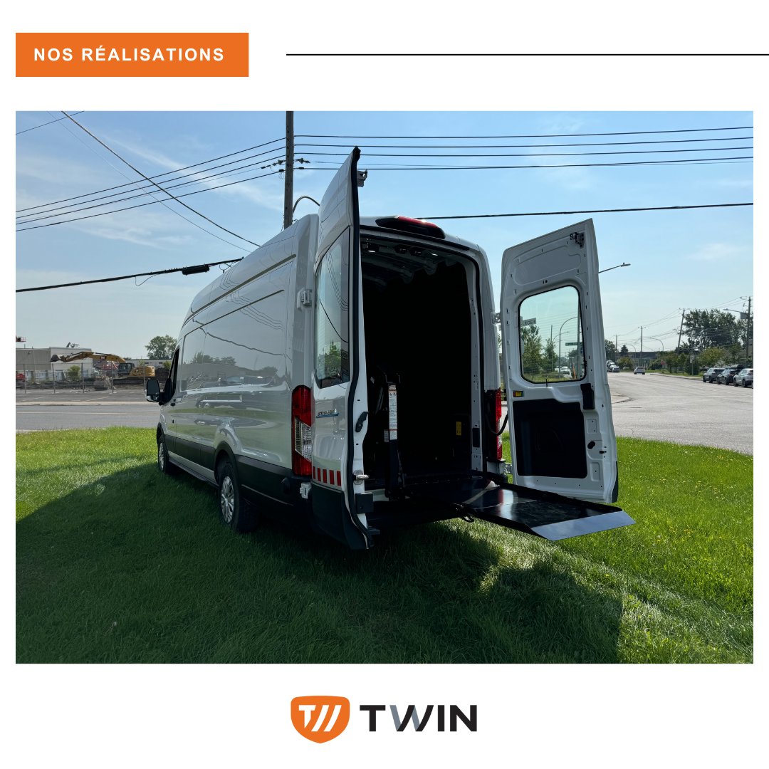 eqtwin's tweet photo. 💥 NOS RÉALISATIONS | Anjou 
 
🔸Installation de monte-charge de marque Tommy Gate
🔸Modèle compact avec capacité de levage de 650 lb
🔸Monte-charge pliable une fois monté pour accès à la porte arrière
🔸Acier peinturé noir
🔸Contrôle avec fil
🛻 Ford E-Transit 2024 https://t.co/vf2wSl3OiF
