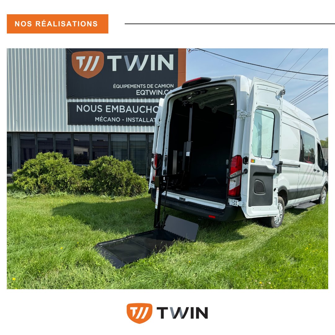 eqtwin's tweet photo. 💥 NOS RÉALISATIONS | Anjou 
 
🔸Installation de monte-charge de marque Tommy Gate
🔸Modèle compact avec capacité de levage de 650 lb
🔸Monte-charge pliable une fois monté pour accès à la porte arrière
🔸Acier peinturé noir
🔸Contrôle avec fil
🛻 Ford E-Transit 2024 https://t.co/vf2wSl3OiF