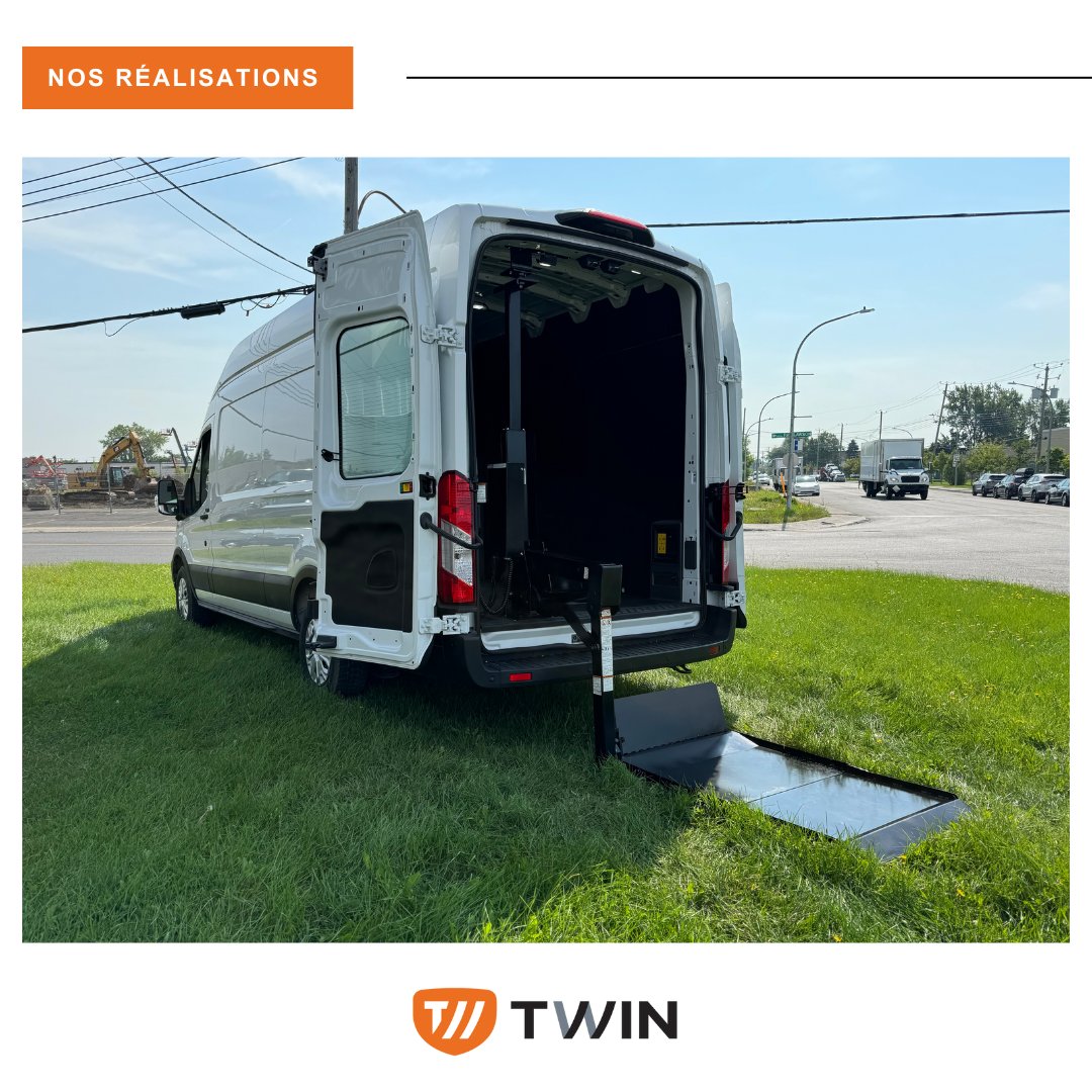 eqtwin's tweet photo. 💥 NOS RÉALISATIONS | Anjou 
 
🔸Installation de monte-charge de marque Tommy Gate
🔸Modèle compact avec capacité de levage de 650 lb
🔸Monte-charge pliable une fois monté pour accès à la porte arrière
🔸Acier peinturé noir
🔸Contrôle avec fil
🛻 Ford E-Transit 2024 https://t.co/vf2wSl3OiF