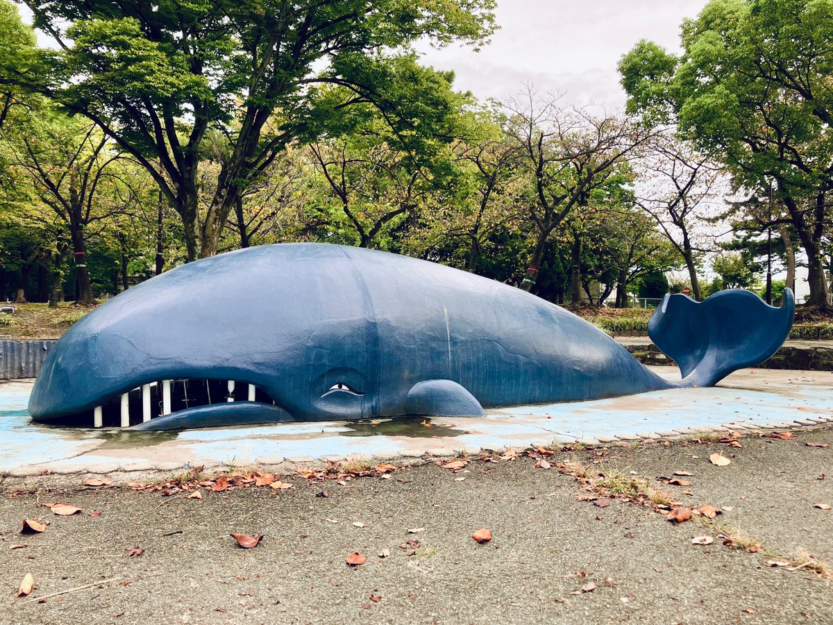 新町公園のくじら滑り台（南知多町師崎）vs. 道徳公園のクジラ像