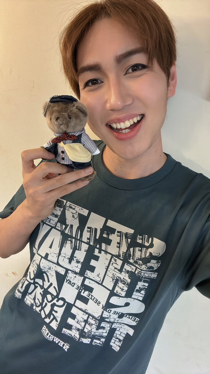 yamato_kikuta's tweet photo. 本日も2公演無事に終わりました!
ご観劇いただきましたお客様、ありがとうございます♪
グッツが可愛くて早速手に入れました✨
皆さんもぜひゲットしてみてください♪
カーテンコールはやっぱり大好き!!
#ニュージーズ
#NEWSEIS
#日生劇場 https://t.co/AqhSkRmMvY