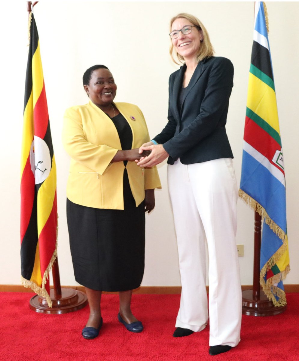 OPMUganda's tweet photo. Rt.Hon. @R_Nabbanja has met @IOM_Uganda Chief of Mission,Sanusi Tejano and discussed Uganda's humanitarian significance esp its progressive open-door policy towards refugees.They also discussed restoring the environment & establishing structured refugee settlements. https://t.co/yRCH510GJ1