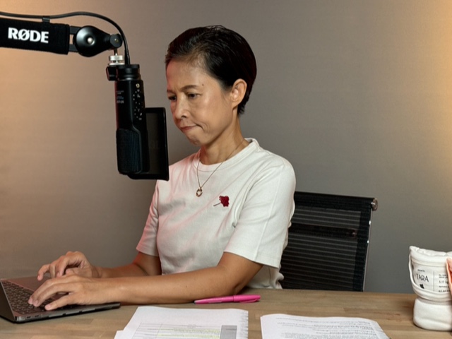 ไลฟ์มาแล้วนะคะ อย่าลืมเข้ามาฟังข่าวต่างประเทศกับคุณกรุณากันค่ะ ทางช่องรอบโลก by กรุณา บัวคำศรี