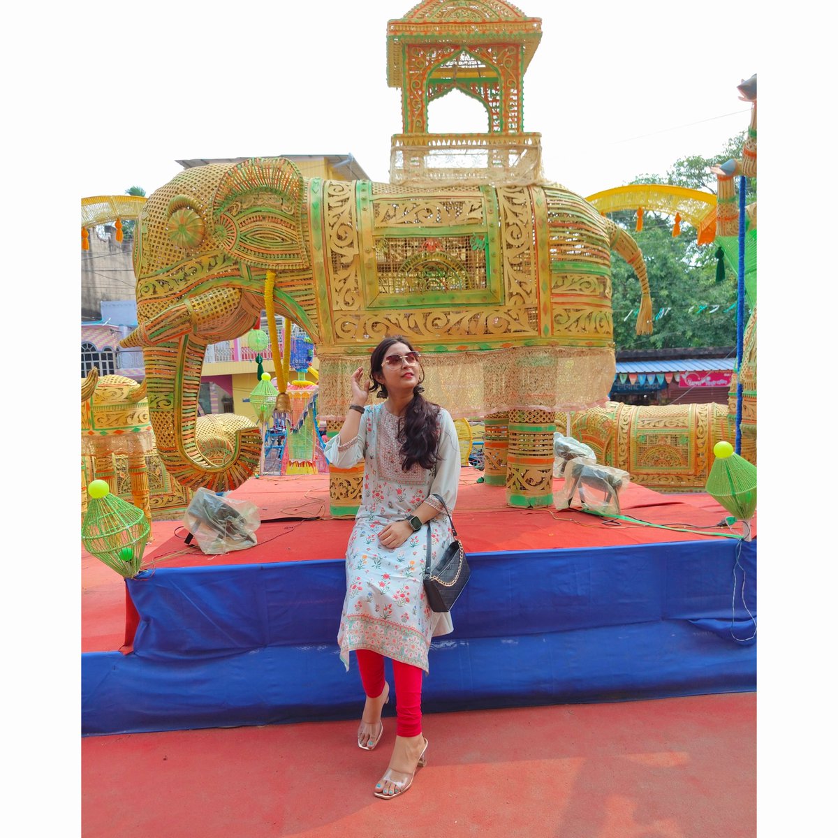 RimaChatterje's tweet photo. Last day Pandal Hopping at Dashami's M9🥁🌾🪷🌸🙏🏼💓🤗
.
.
#bijoyadashami #bijoya #durgadashami #pandalhopping #DurgaPuja2024 #DurgaPuja #durgapujaspecial #durgapujalook #durgapujafestival #durgapujamakeup #pujo2024 #pujovibes #pujospecial #maadurga #bengaligirl #Bengali #fypシ゚ https://t.co/G6CIWs52sk
