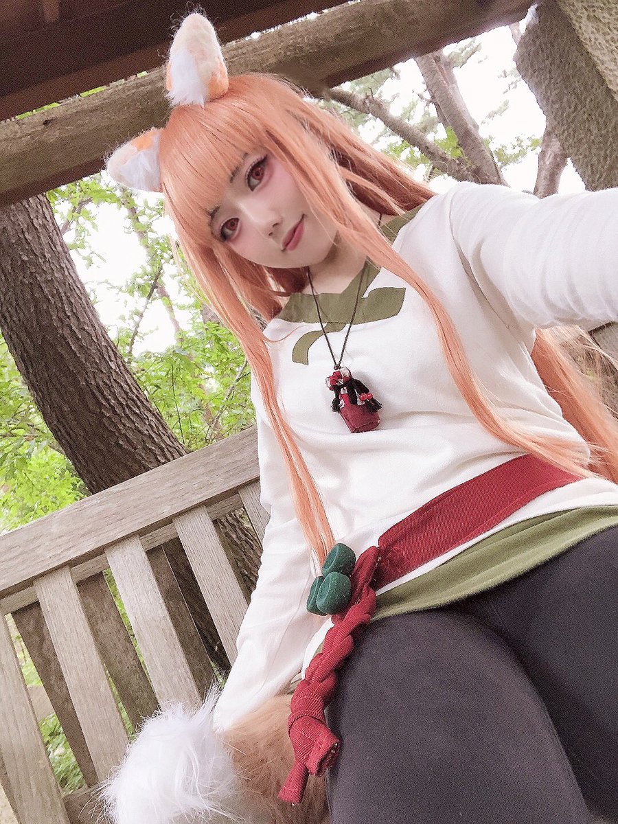 【Cosplay】狼と香辛料  
                   賢狼 ホロ
━━━━━━━━━━━━━━━

   ぬしよ、疲れたじゃろ？わっちの隣に座るかや？

━━━━━━━━━━━━━━━

 #コスプレ
 #狼と香辛料