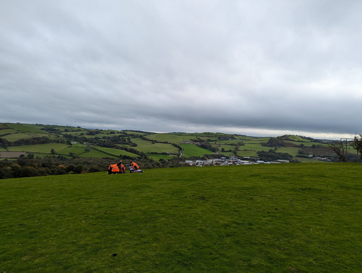 Our #VetBioscience &amp; #EquineVetBioscience students spent yesterday afternoon out in the field collecting data on soil and pasture health and how this links with equine nutrition 🐴🌱

🔗courses.aber.ac.uk/undergraduate/…