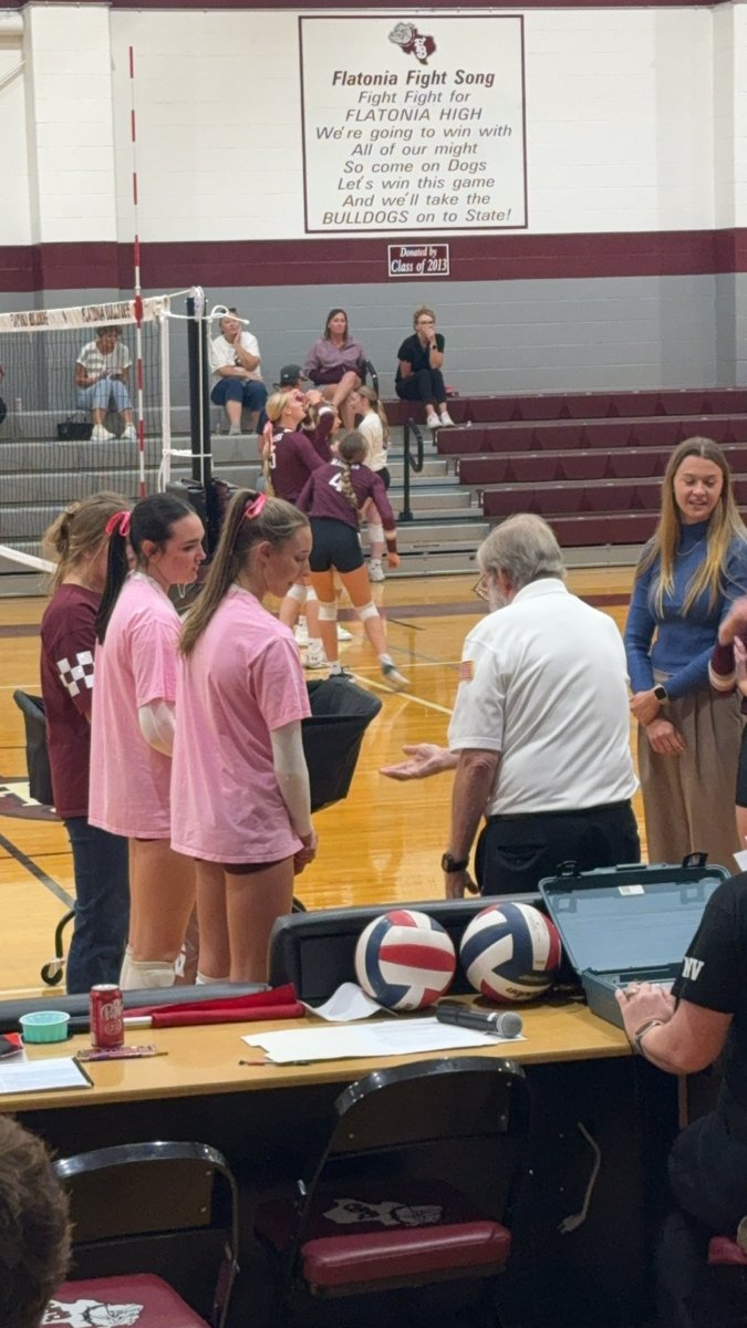 KatelinSul92579's tweet photo. Love my girls and this team. I’m beyond blessed to be chosen by them to be a leader on the court. 5-1 in District after sweeping Ganado last night. Let’s keep working queens! We’ve got this! 👑 🏐 🫶🏻 https://t.co/MOeE0uizRu
