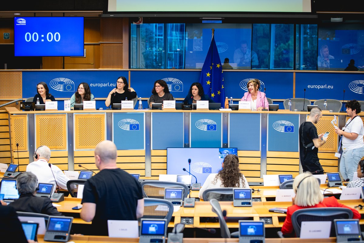 Manon Aubry tweet media