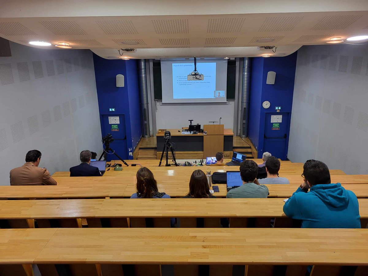 🔴Conférence "AI WEEK" : Impact #environnemental de l’#IA par Denis Trystram, professeur à  @GrenobleINP 

👉Son travail porte sur la conception et l’optimisation des systèmes complexes, notamment dans les domaines de l’automatisation et de l’#IA appliquée à l’industrie.