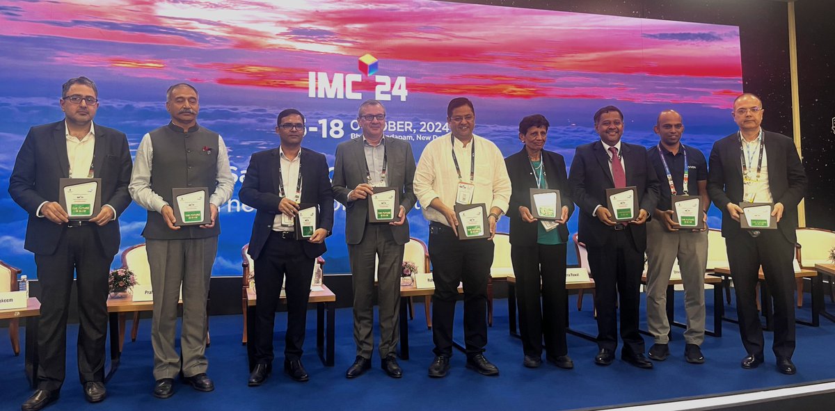 KPMGIndia's tweet photo. Understanding the role of #satellitecommunication is essential for addressing the #digitaldivide. By leveraging its expansive coverage and reliability, we can enhance #globalconnectivity, support #IoT implementations, and ensure that no region is left behind in the #digitalrevolution: Rahul Hakeem, @KPMGIndia moderating a panel on 'Satellite communication: The pulse of a #digitalnation' at @exploreIMC.

#IMC2024 #TheFutureIsNow #TechRevolution #IndiaMobileCongress2024