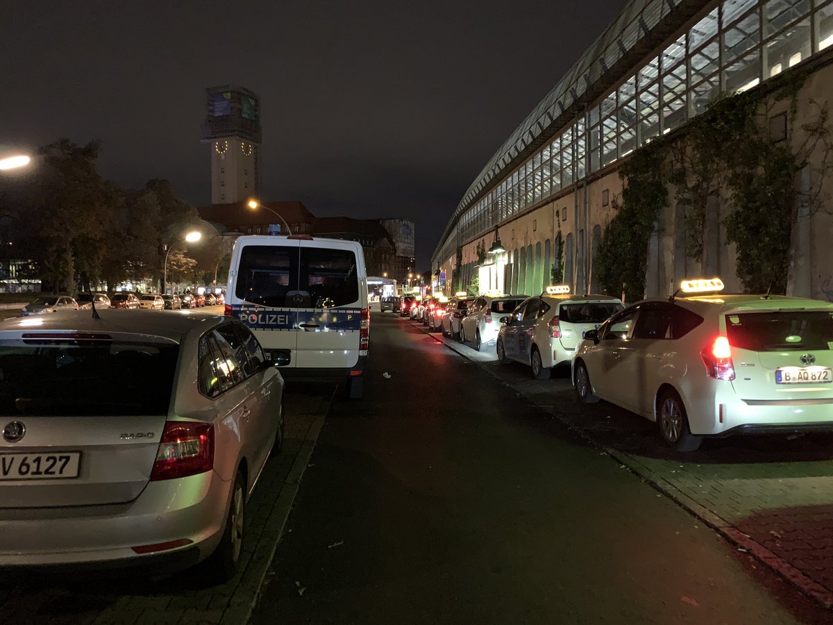 RatorLP's tweet image. Parken will gelernt sein, nicht wahr? @polizeiberlin