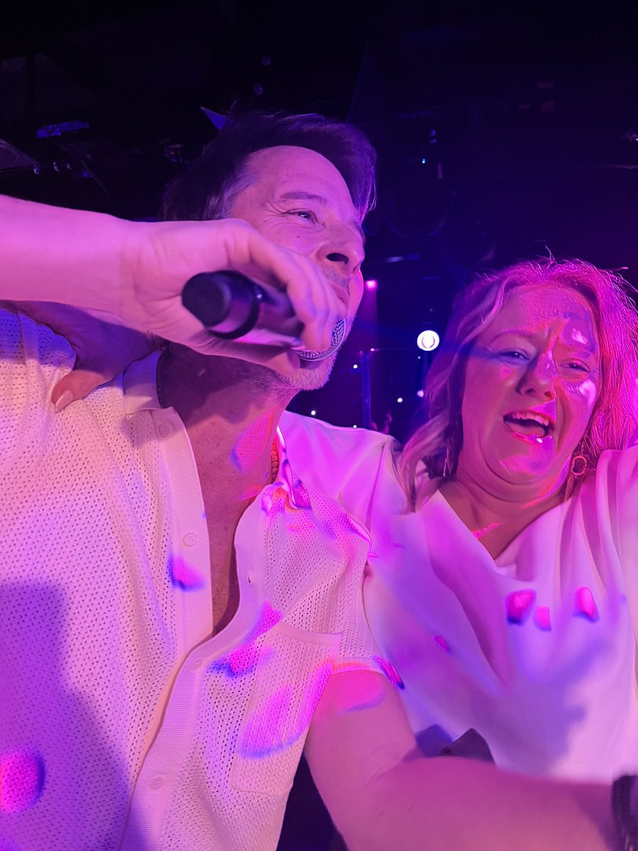 BroadhurstBec's tweet photo. Highlight of the cruise so far @pandocruises Chesney was amazing 🥂🚢 https://t.co/a9kSFUkrcl