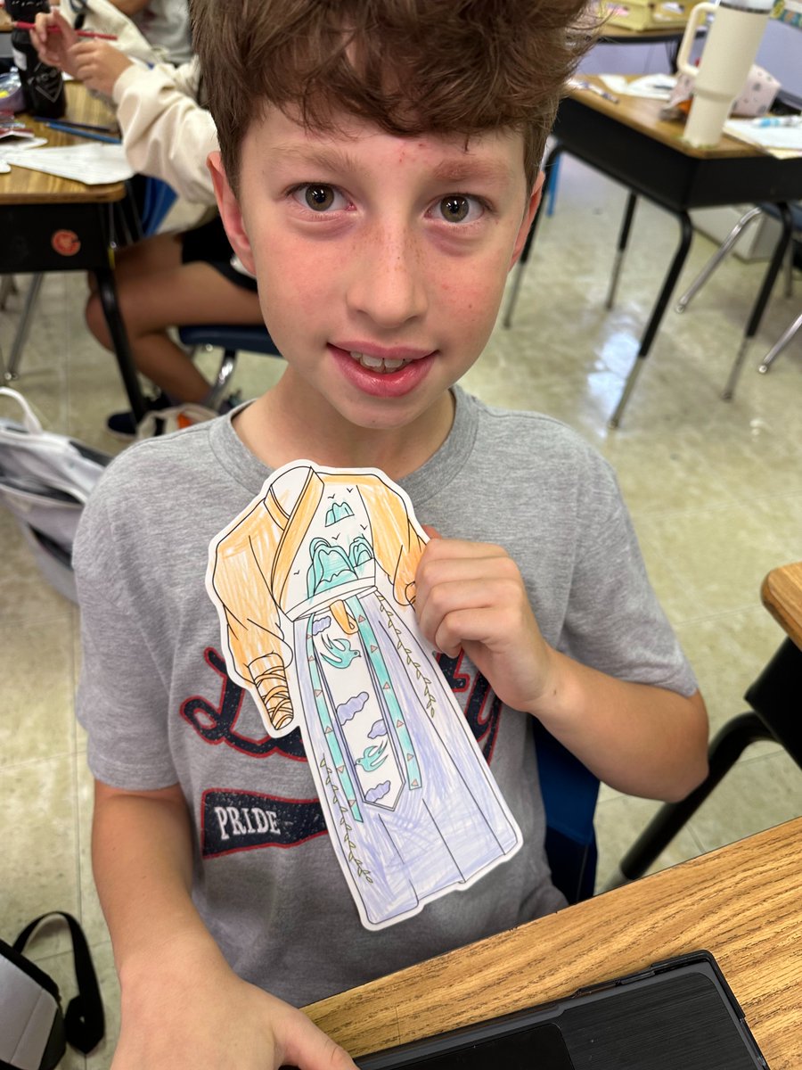 KensingtonESNC's tweet photo. Ms. Yan's 5th Grade Mandarin class celebrated the Chinese Mid-Autumn Festival with a traditional "Han Fu" design contest! 🎨👘 Students explored Chinese dressing culture while celebrating one of the most important Chinese festivals. 🌕✨ @ucpsnc @aghoulihan https://t.co/Xq8ImtH6ap