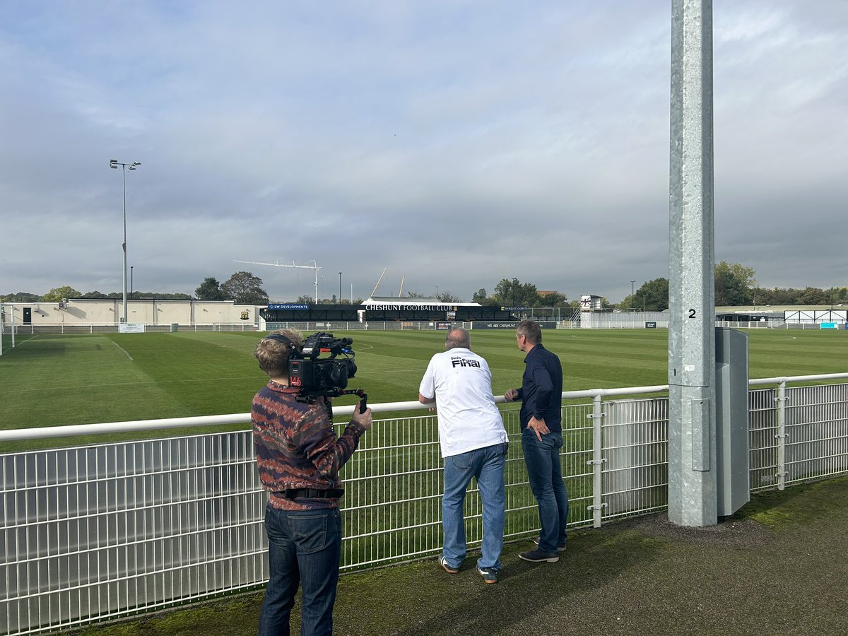 WillJennings96's tweet photo. Another top morning with Stuart Pearce - talking all things Tuchel, 🏴󠁧󠁢󠁥󠁮󠁧󠁿⚽️ and @PitchingIn_. 

@cheshuntfcscore another brilliant host - lots of 📰✍️📹📸 coming 🔜… @Sportsbeat | @IsthmianLeague https://t.co/D6oTL5KLSX