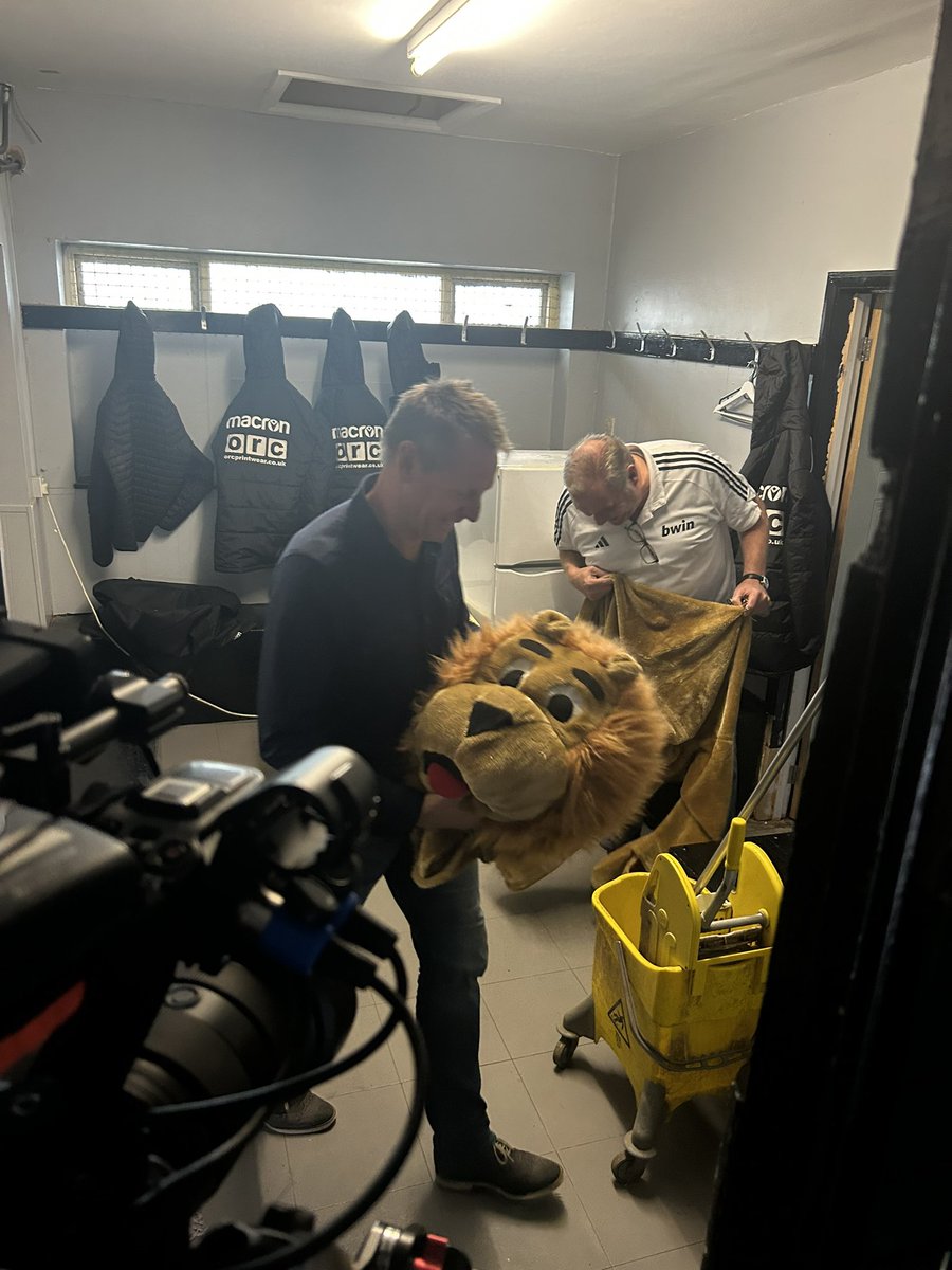 WillJennings96's tweet photo. Another top morning with Stuart Pearce - talking all things Tuchel, 🏴󠁧󠁢󠁥󠁮󠁧󠁿⚽️ and @PitchingIn_. 

@cheshuntfcscore another brilliant host - lots of 📰✍️📹📸 coming 🔜… @Sportsbeat | @IsthmianLeague https://t.co/D6oTL5KLSX