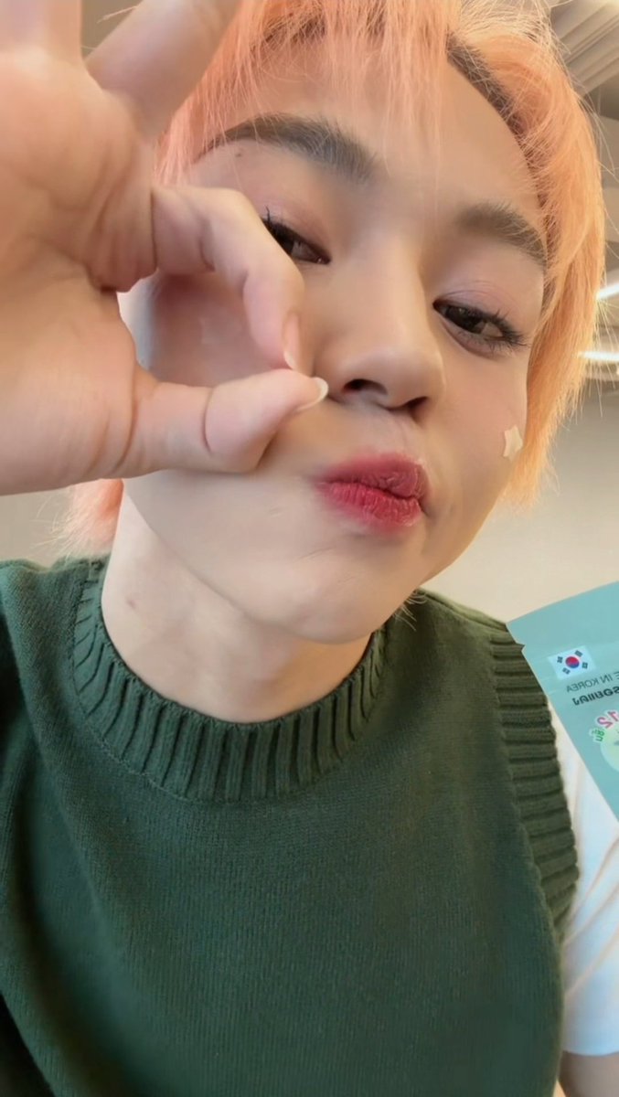 n_wxrxnyx's tweet photo. ⭐💚✨ แจ่มแจแดมแจ่มว๊าวว ลูกค้าเข้าจ้าาา มีเด่กมาขายแผ่นแปะสิวแหนะ น่ารักมากกก 🐱🤏🏻

@realxlg 🫶🏻
#Lego_Rapeepong 
#LYKN #LYKYOU #แผ่นแปะสิวbk #bkacne https://t.co/7KGiOLFXrc