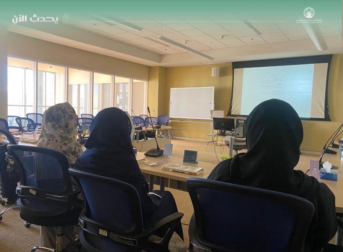 pnu_live's tweet photo. #يحدث_الآن:
دورة تدريبية بعنوان: (الثروة الناعمة)، ضمن  برنامج "بناء القدرات" بالشراكة مع جمعية فتاة العشرين.
تقدمها أ. أماني الزعير 
تنظيم: إدارة البرامج الطلابية بوكالة الحياة الطلابية في عمادة شؤون الطالبات.
#جامعة_الأميرة_نورة
#PNU https://t.co/xIoPPeggSs