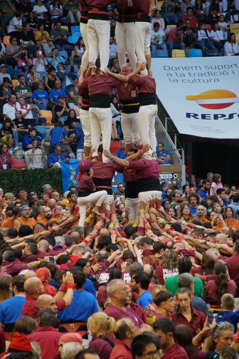 El <a href="/concurscastells/">Concurs de Castells</a> és sempre una ocasió plena d’emocions.

Aquest any ha estat el primer en el que la colla Bordeus ha visualitzat el somni de tocar el vuitè pis. I no pararem de lluitar fins assolir-lo!

Acompanyava el somni un 5d7 i un 7d7 per enmarcar.

#castells #30rdeus