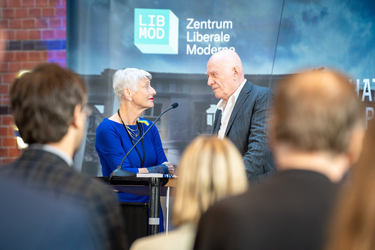 LiberaleModerne's tweet image. #LibMod #Ukraineundwir @fuecks: "Selten ist der hehre Begriff des Friedens so missbraucht worden wie von denen, die im Namen des Friedens faktisch eine Unterwerfung der Ukraine unter Russland fordern. Ein Frieden, der diesen Namen verdient, muss die Unabhängigkeit und Freiheit…