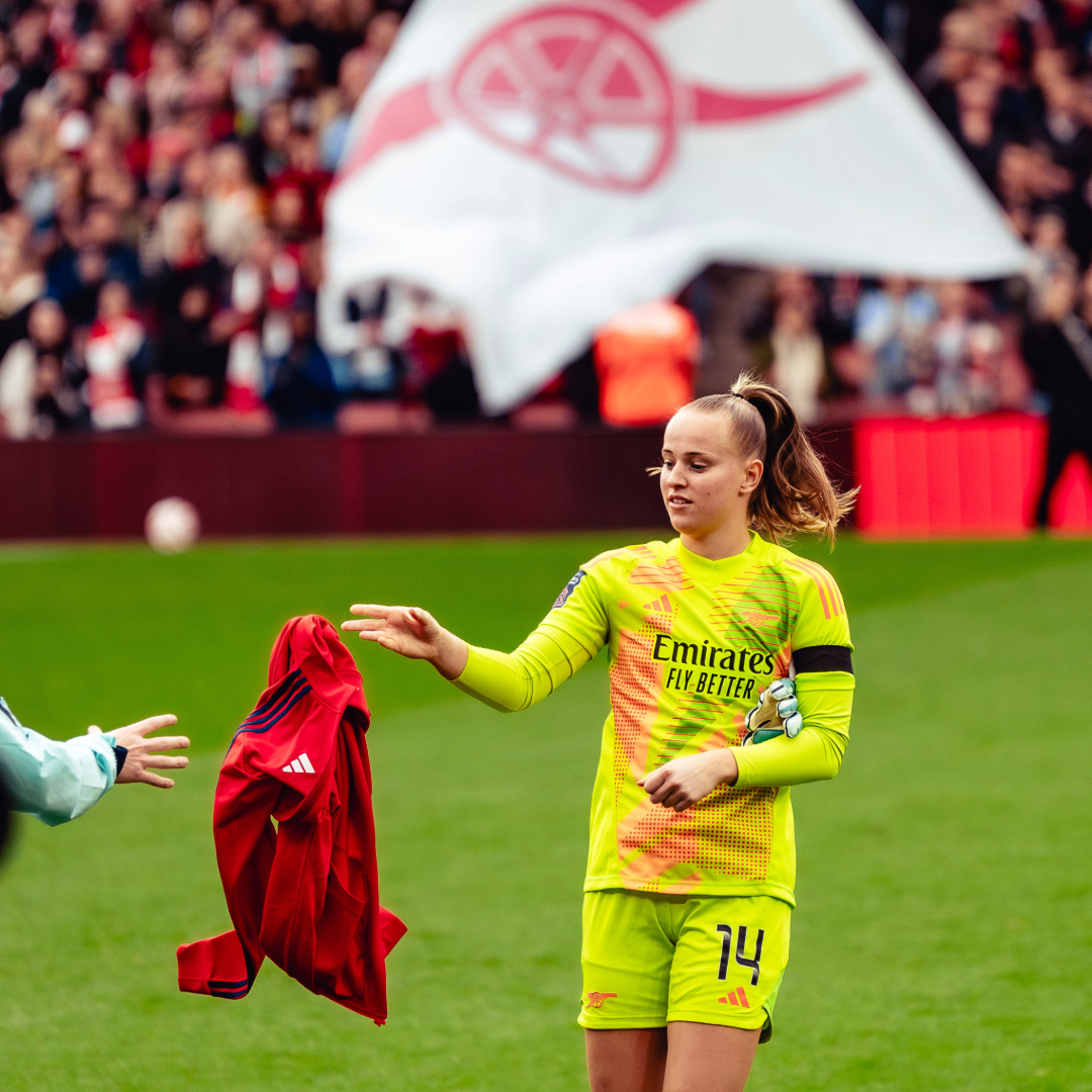 ArsenalWFC's tweet photo. Champions League nights are back at Emirates Stadium 💫

And there's still time to join us tonight in N5 🏟️

📸 Photos in collaboration with @KyaBanasko